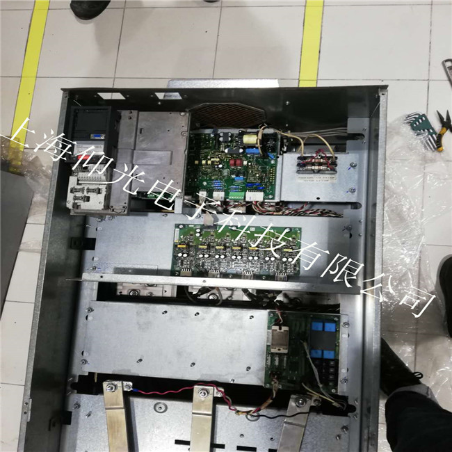 康沃變頻器上電顯示888888鍵操作全部失靈