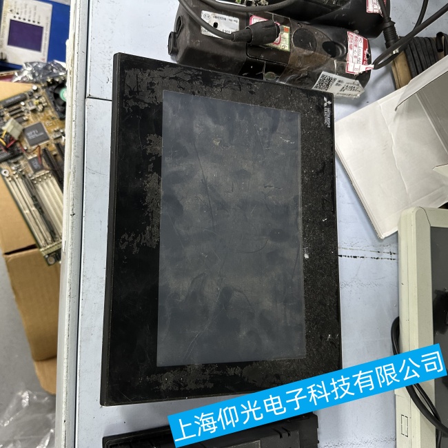 廣州三菱觸摸屏GT27系列卡在開(kāi)機(jī)界面無(wú)法繼續(xù)啟動(dòng)故障維修哪家靠譜