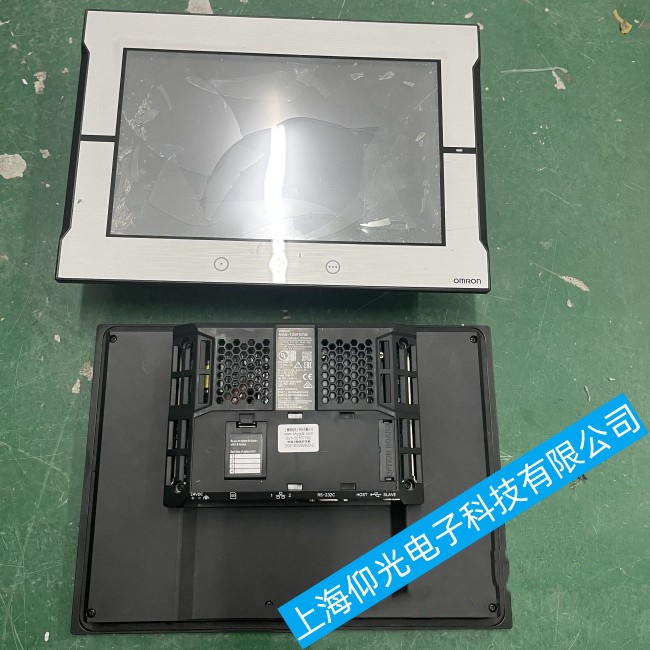 威海歐姆龍觸摸屏NS8-V2通電幾分鐘后屏幕變成藍(lán)屏故障維修